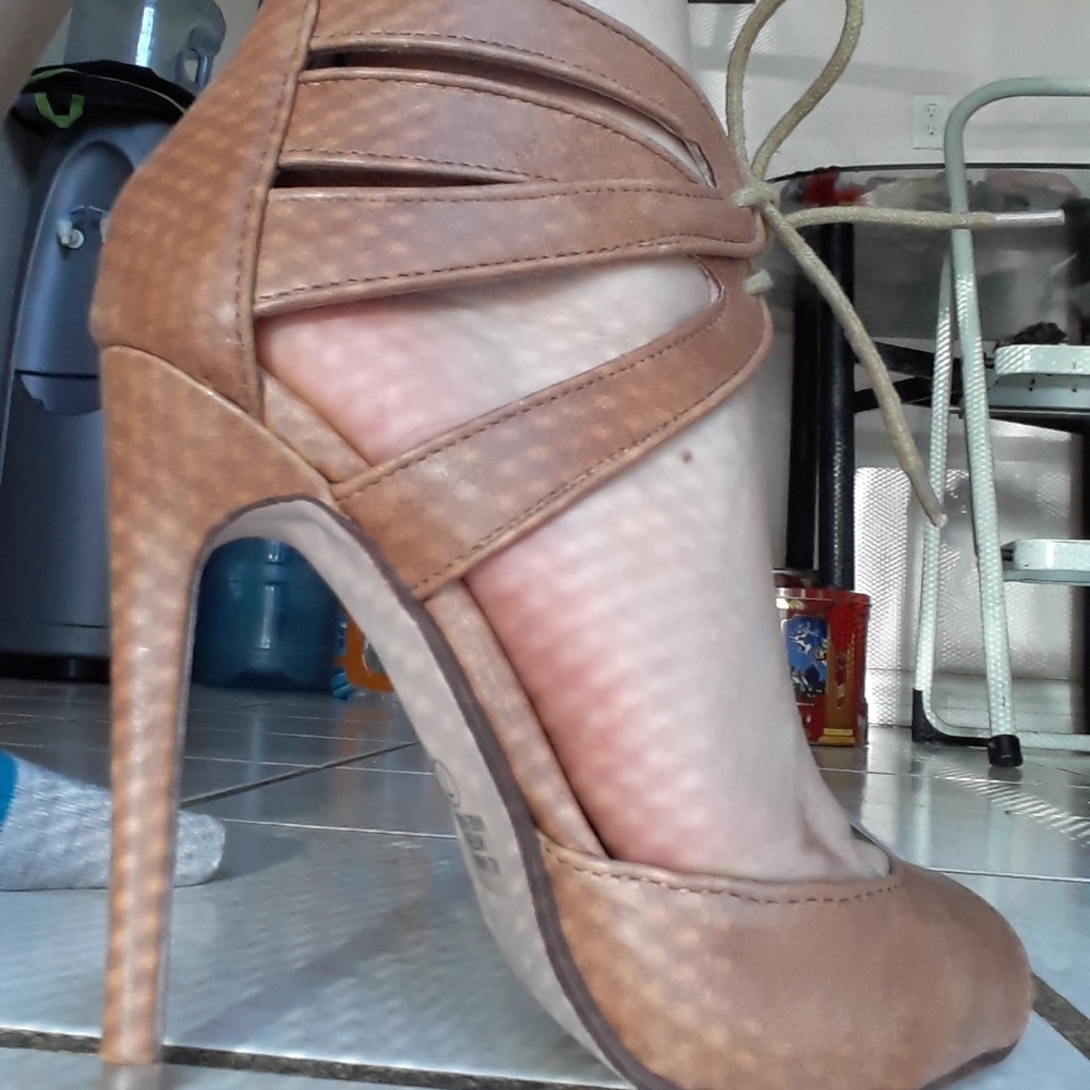Heels - Picture 2 of 8